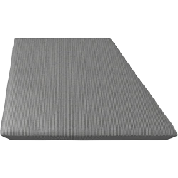 Un coussin gris avec un côté inégal. (tendu)